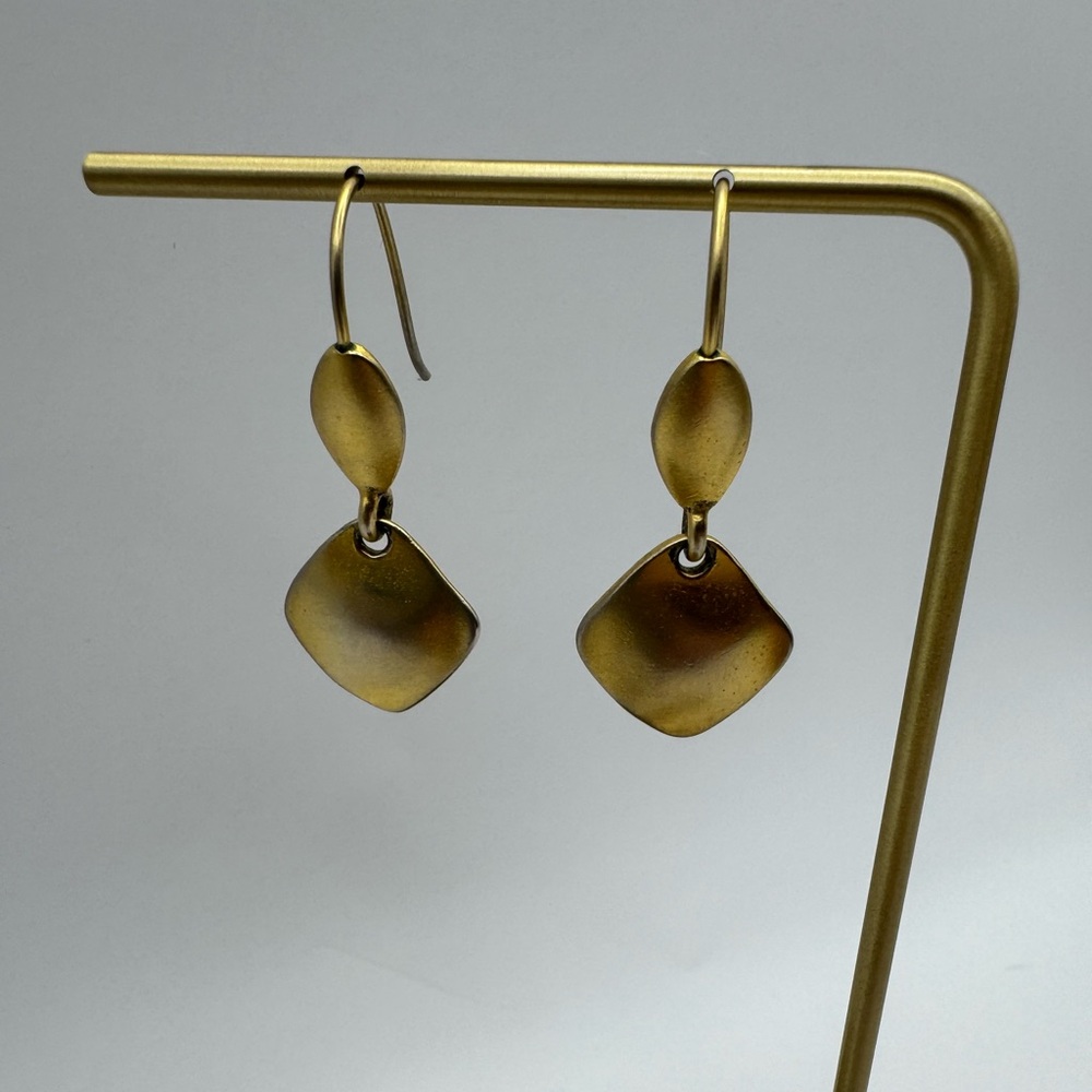 Matte gold tone drop earrings - Picture 5 of 5